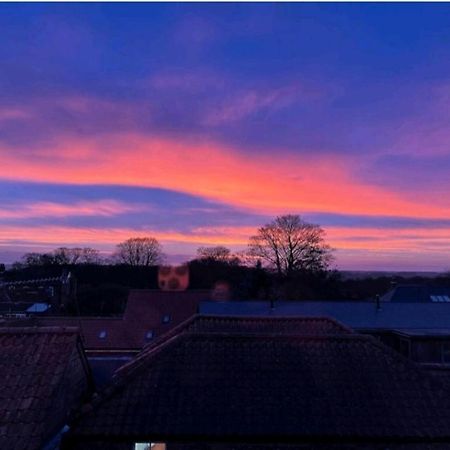 Sunset View, 2 Bedrooms In The Heart Of Holt With Parking Extérieur photo