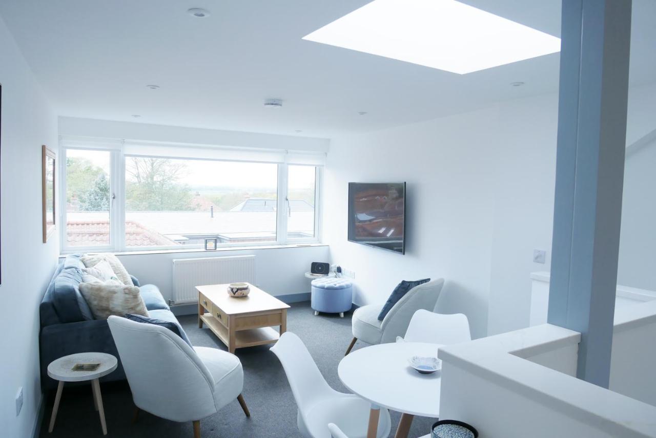 Sunset View, 2 Bedrooms In The Heart Of Holt With Parking Extérieur photo