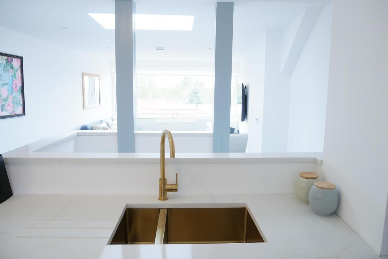 Sunset View, 2 Bedrooms In The Heart Of Holt With Parking Extérieur photo