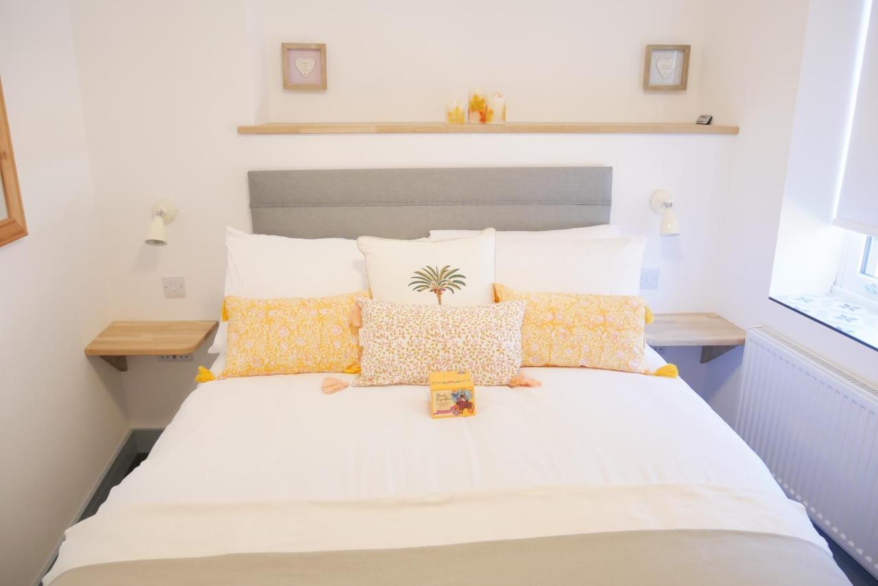 Sunset View, 2 Bedrooms In The Heart Of Holt With Parking Extérieur photo