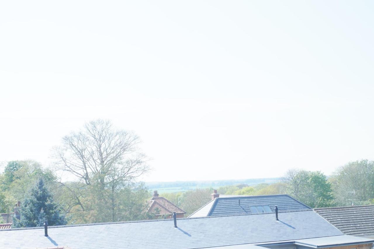 Sunset View, 2 Bedrooms In The Heart Of Holt With Parking Extérieur photo